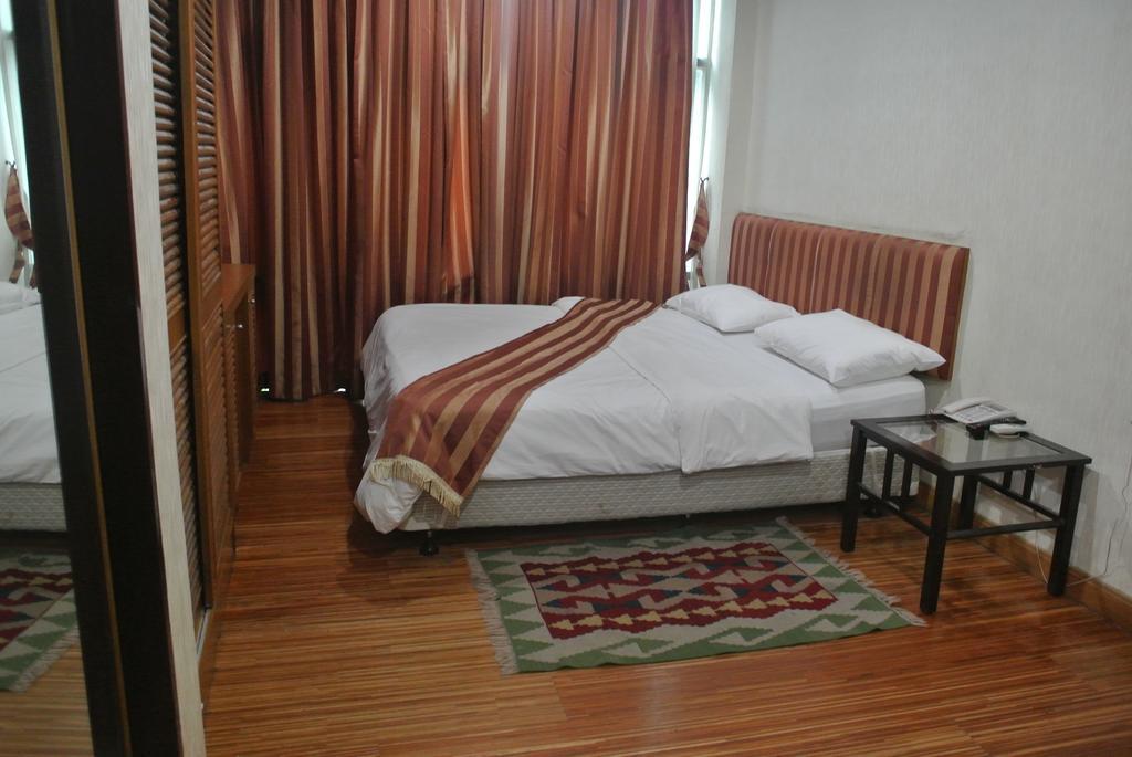 Sun City Hotel Bangkok Rom bilde